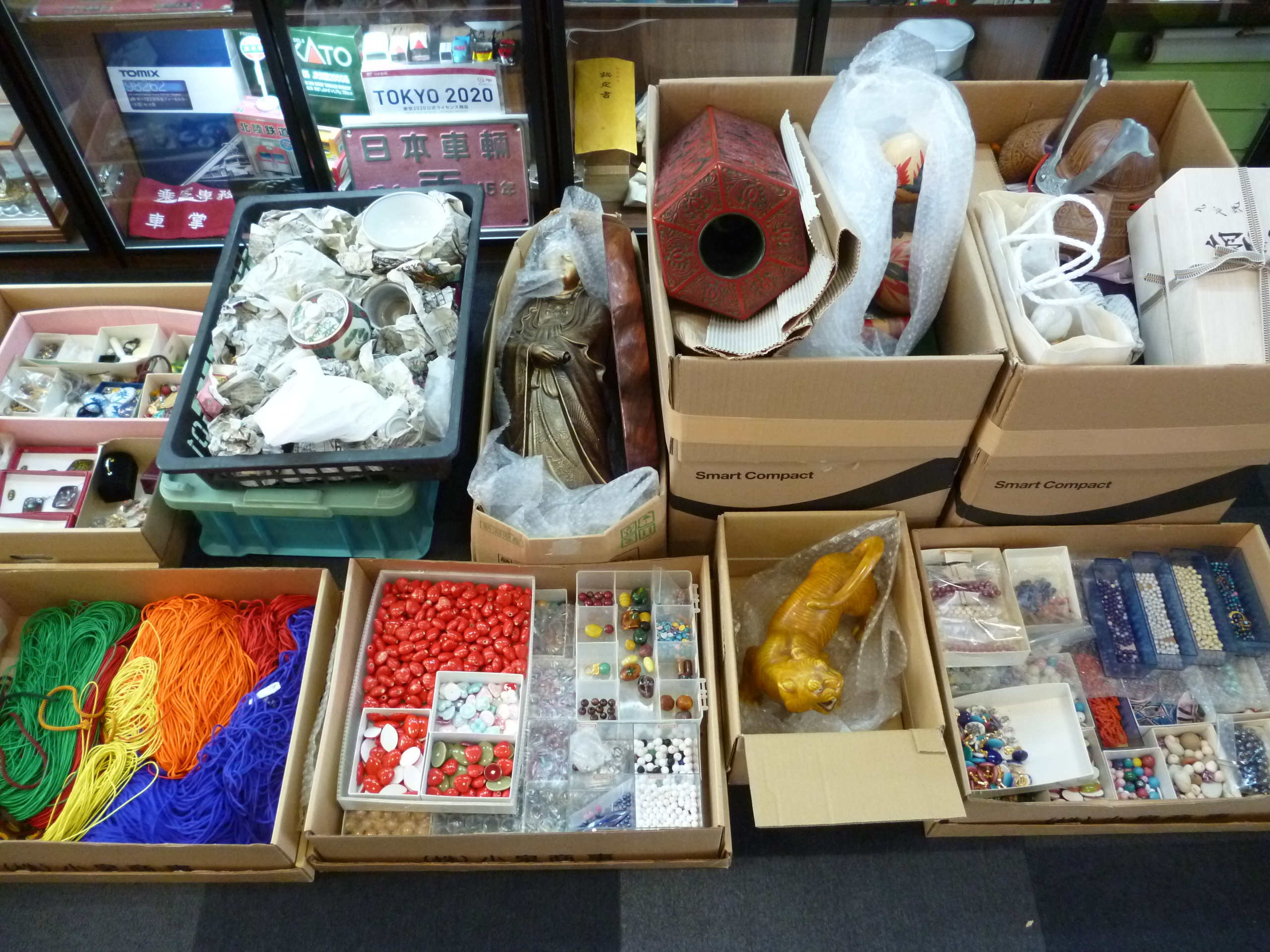 【遺品整理/出張買取】九谷焼アクセサリーパーツ 茶器 置物 こけし 買取 / 買取専門 金沢買取プラザ