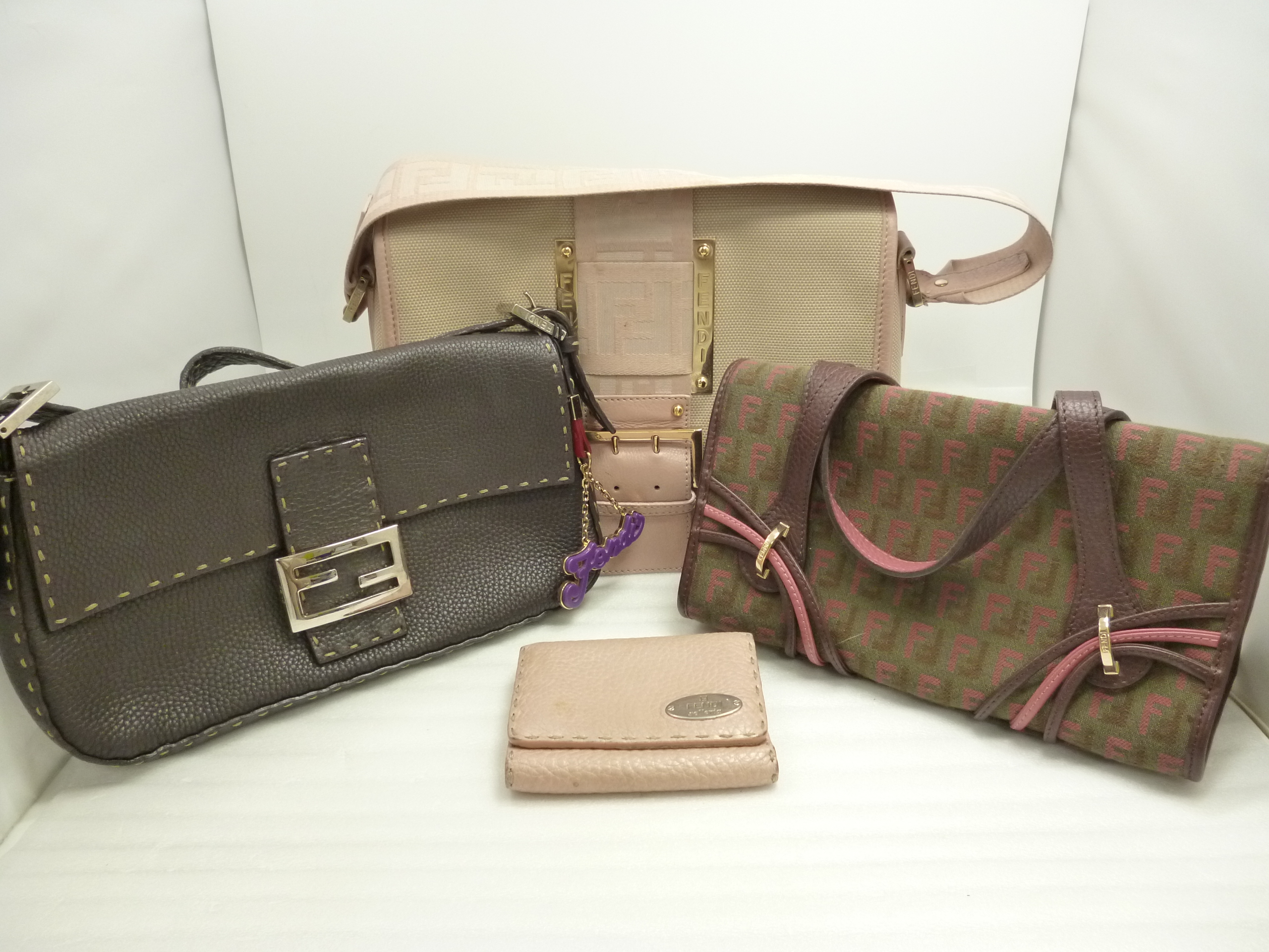 【ブランド】FENDI フェンディ ショルダーバッグ ハンドバッグ 財布 買取 / 買取専門 金沢買取プラザ